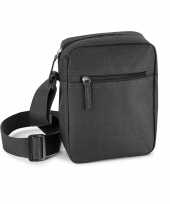 Zwart schoudertasje met verstelbare schouderband 18 x 22 cm